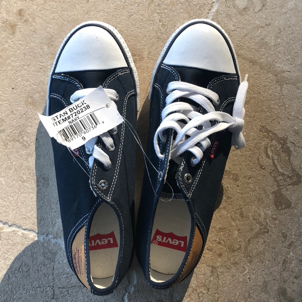 Levi’s Stan Buck low-top sneakers women’s 9. NWT